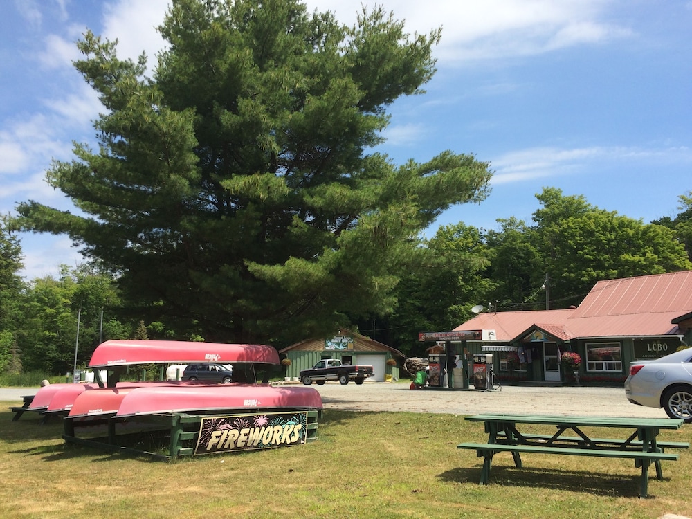 Tunnel Lake Trading Post & Motel in Wharncliffe | Best Rates & Deals on