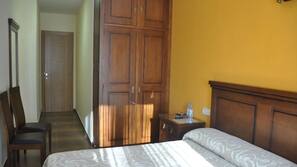 Cortinas opacas, camas supletorias (de pago), wifi gratis