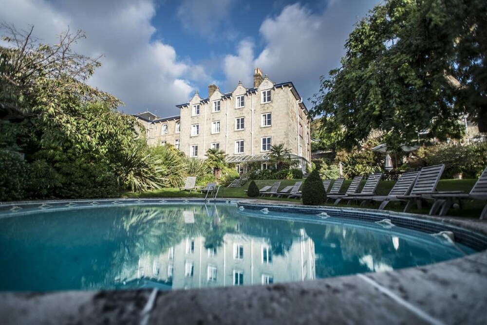 Outdoor pool, The Royal Hotel