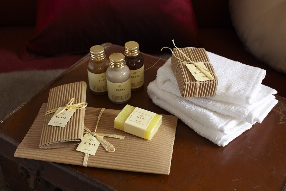 Bathroom amenities, The Royal Hotel