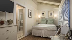 Premium bedding, iron/ironing board, free WiFi