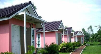 Baan Rim Klong Resort