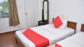Minibar, in-room safe, desk, iron/ironing board