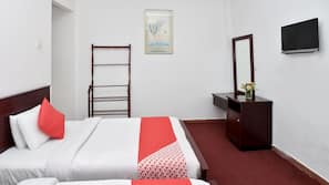 Minibar, in-room safe, desk, iron/ironing board