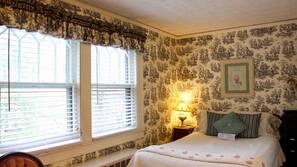 Premium bedding, individually furnished, iron/ironing board, free WiFi