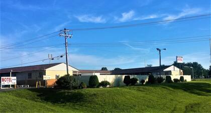 DeLux Motel