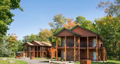 Appeldoorn's Sunset Bay Resort