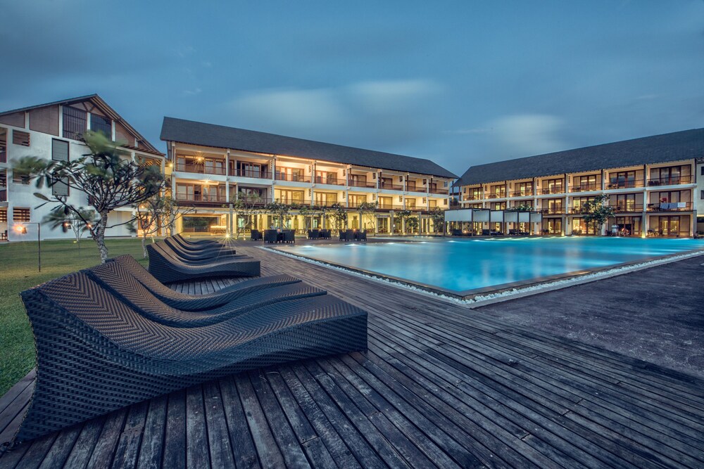 Outdoor pool, Suriya Resort