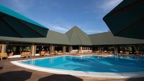 3 outdoor pools