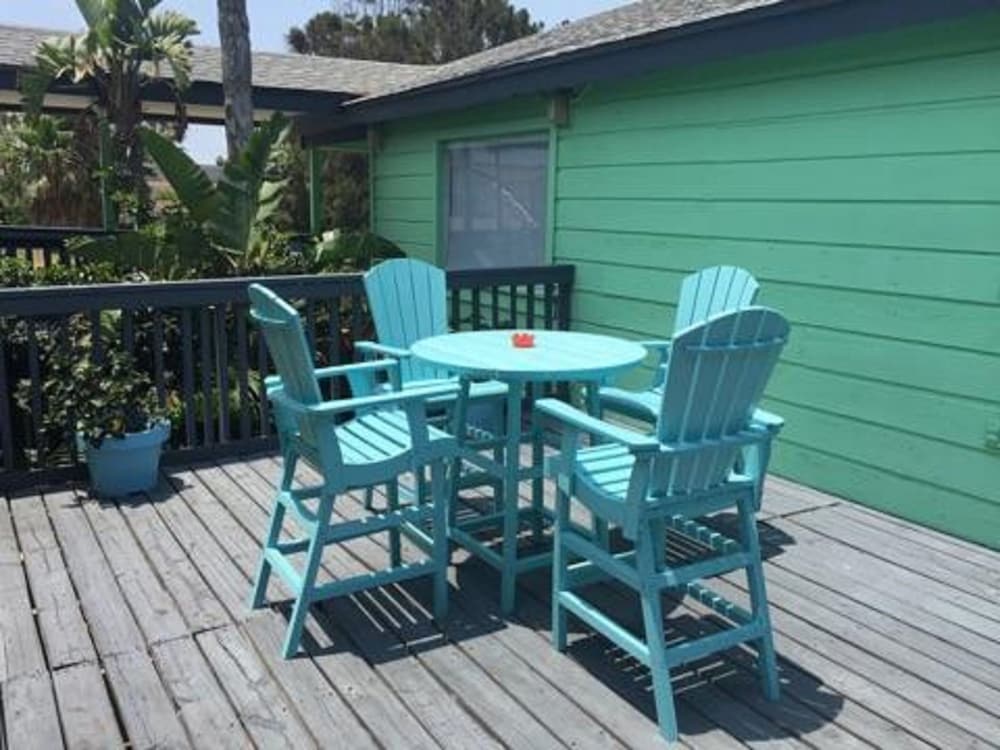 Upper Deck Hotel and Bar Adults Only, South Padre Island 129 Room