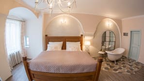 Premium bedding, desk, iron/ironing board, cribs/infant beds