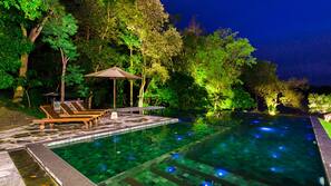 Piscine à débordement