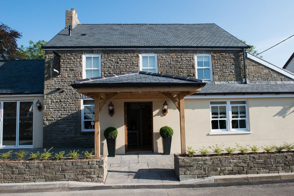 The Waun Wyllt Deals & Reviews (Llanelli, GBR) Wotif