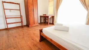 Desk, iron/ironing board, free WiFi, wheelchair access
