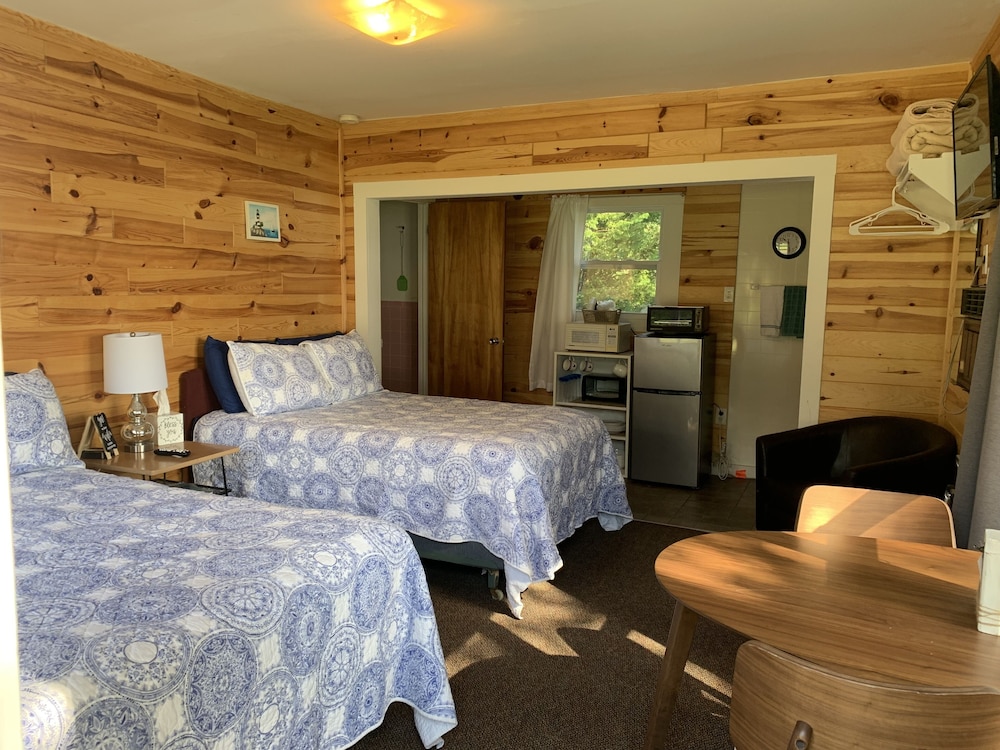 Grand Lake Resort, Presque Isle 113 Room Prices & Reviews Travelocity