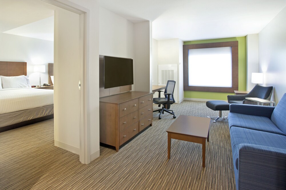 Holiday Inn Express & Suites Austin Downtown - University, an IHG Hotel
