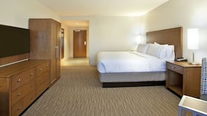 Hypo-allergenic bedding, down duvets, in-room safe, desk