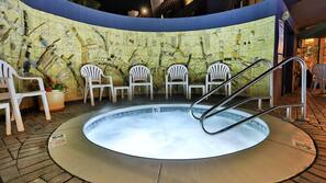 Outdoor spa bath