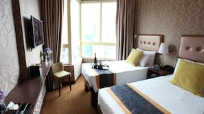 Minibar, in-room safe, desk, iron/ironing board