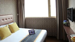 Minibar, in-room safe, desk, iron/ironing board