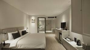 Minibar, in-room safe, desk, free WiFi