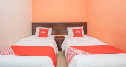 OYO 44078 The Island Hotel