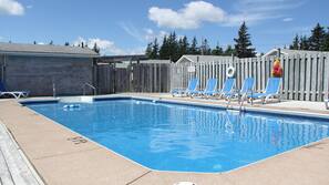 Piscine extérieure (ouverte en saison)