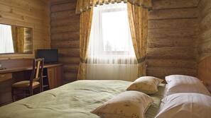 Egyptian cotton sheets, premium bedding, minibar, desk