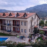 Hotel Populer Dekat Pantai Badem Buku Karaburun Expedia Co Id