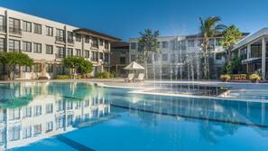 Outdoor pool, free cabanas, pool umbrellas