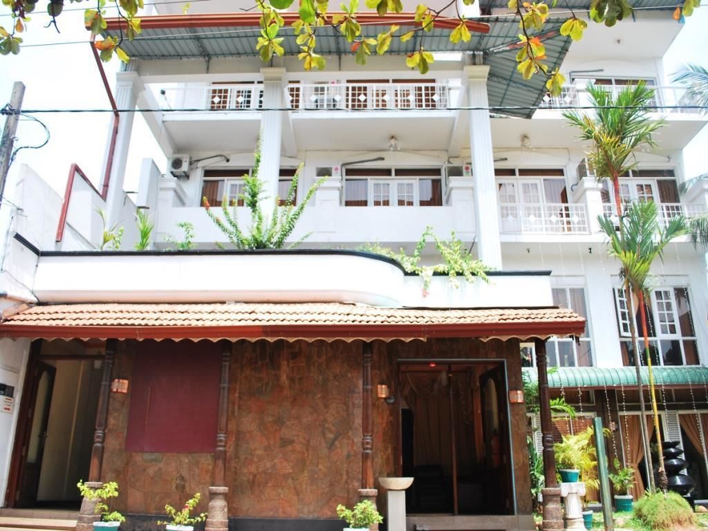 Nathalia Tourist Hotel in Katunayaka, Sri Lanka