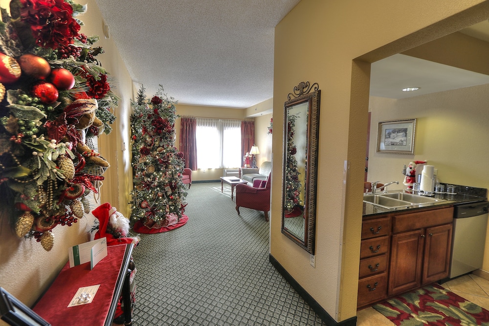 The Inn at Christmas Place in Pigeon Best Rates & Deals on Orbitz