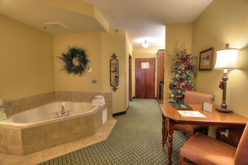 The Inn at Christmas Place in Pigeon Best Rates & Deals on Orbitz