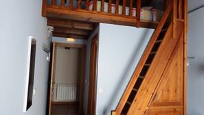 Cribs/infant beds, free WiFi, linens