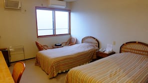 In-room safe, desk, free WiFi
