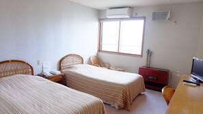 In-room safe, desk, free WiFi
