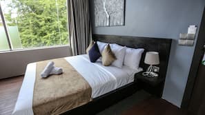 Minibar, in-room safe, desk, free WiFi