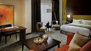 Minibar, in-room safe, desk, iron/ironing board