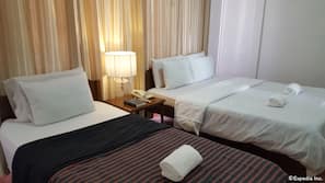 Cortinas opacas, wifi gratis, ropa de cama