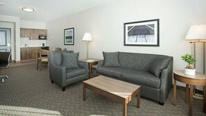 Pillowtop beds, in-room safe, desk, blackout drapes
