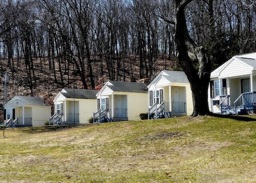 Great Place to stay Rainbow Motel near Shrewsbury 