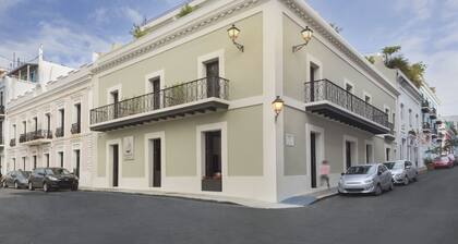 Decanter Hotel