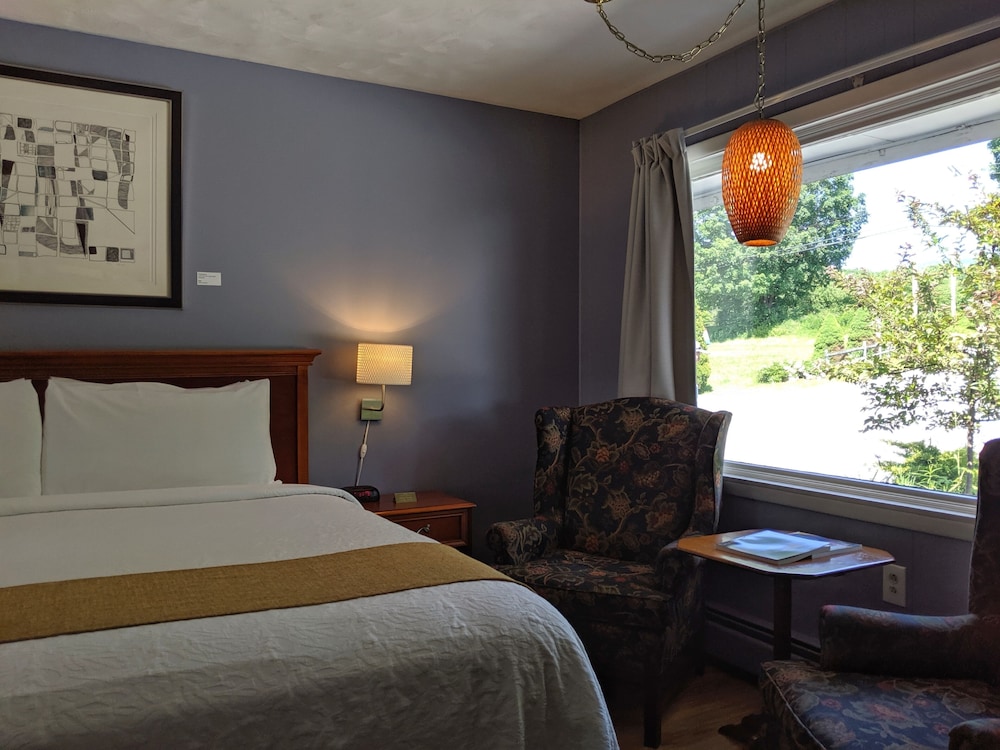 Harwood Hill Motel in Bennington Best Rates & Deals on Orbitz
