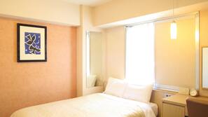 Down duvet, desk, blackout curtains, free WiFi