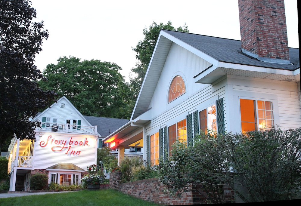 Storybook Inn Suites In Bartlett Hotel Rates Reviews On Orbitz Storybook Inn Suites In Bartlett, Patio Motor Court Nh Reviews