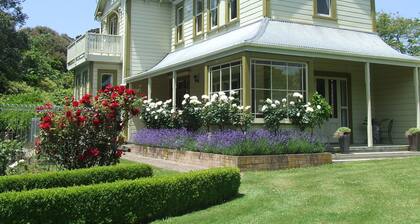 Tairoa Lodge & Cottage