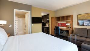 Premium bedding, desk, iron/ironing board, free WiFi
