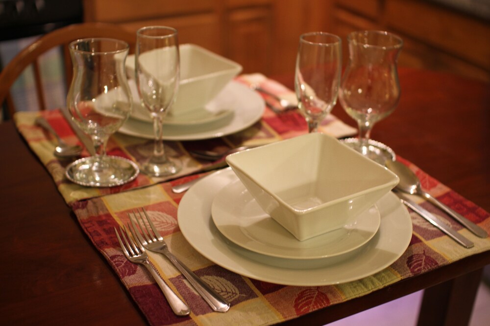 Sunset Strip Acadia Guest Apartment AU104 Deals & Reviews (Kingston