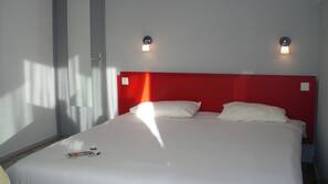 Bureau, rideaux occultants, chambres insonorisées, Wi-Fi gratuit