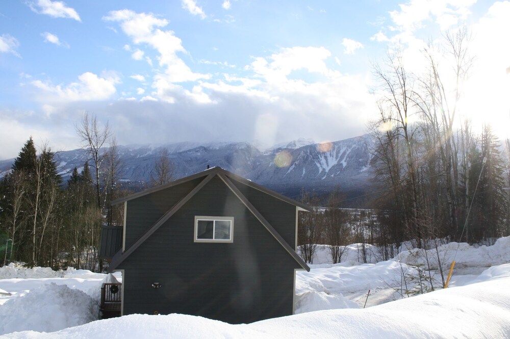 Stoke Cabin by Revelstoke Vacations, Revelstoke Room Prices & Reviews